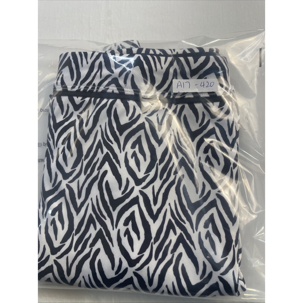 gg blue women golf skort Size Medium Black-And-White Design - Picture 7 of 7